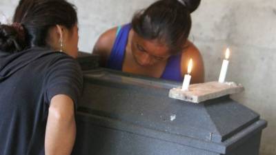 Los restos de la pequeña Karla Patricia Guzmán fueron velados en su casa de la colonia San Jorge del sector Chamelecón. La niña fue enterrada ayer en el cementerio de Chamelecón.