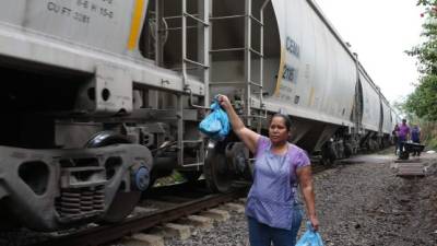 Estas mujeres trabajan sin cesar y se han convertido en el ángel guardián de los migrantes.