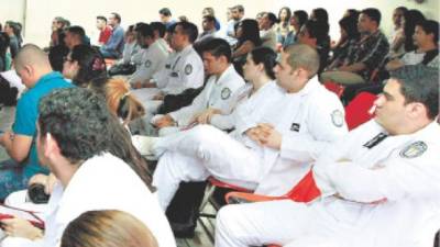 Los médicos internos en paro de labores.