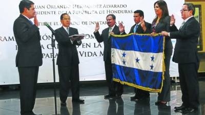 El presidente Juan Orlando Hernández juramentó ayer a la Comisión Presidencial para la Calidad de la Educación.