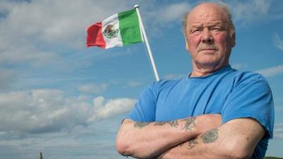 La iniciativa la tomó un hombre afectado tras la construcción de un muro del que Trump le mandó la factura, 'tal como planea hacer con México'.