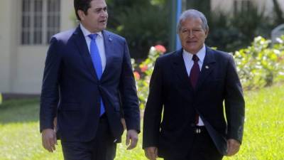 El presidente hondureño, Juan Orlando Hernández, fue recibido por su homólogo salvadoreño, Salvador Sánchez, en la capital de ese país.