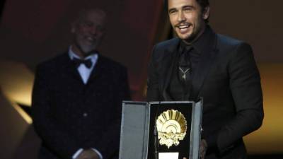 James Franco al momento de recibir el premio.