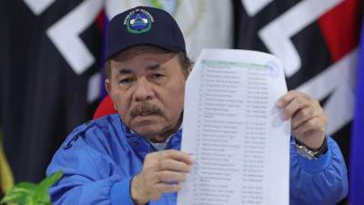 Ortega mostró la lista de nombres de los 222 presos políticos que fueron expulsados a EEUU y despojados de su nacionalidad.