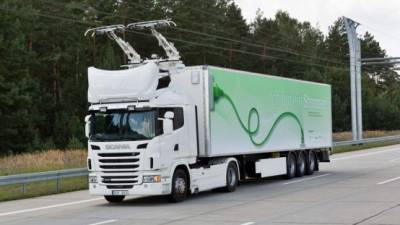 Las carreteras electrificadas ayudarán a liberar a los camiones de su dependencia de los combustibles fósiles.