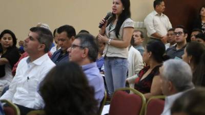 Los emprendedores tuvieron una amplia participación en el conversatorio. Foto: Franklyn Muñoz.