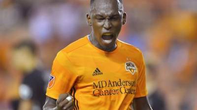 El delantero hondureño Alberth Elis del Houston Dynamo, ha estado a un paso de dar el salto al fútbol de Europa, pero por diversos casos no ha podido. Hoy te revelamos todos los clubes europeos que han pretendido al atacante catracho.