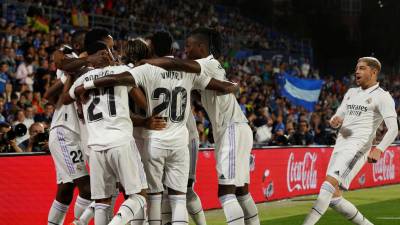 Jugadores del Real Madrid en el momento que festejaban el gol de Militao.