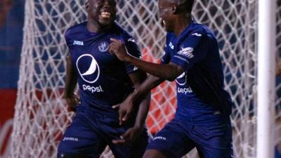 Wilmer Crisanto de Honduras juega contra Juayana Fraces en el estadio Olimpico de SPS, segundo paratido de repechaje a la Copa Oro contra el equipo CaribeÃ±o 29 de Marzo partido de regreso en tierras catrachas.
