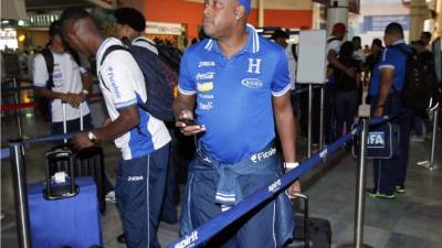 Hernán Medford en el aeropuerto Ramón Villeda Morales.