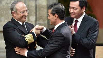 Peña Nieto celebró con aplausos y abrazos la recaptura del peligroso capo. Foto: AFP