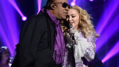 Stevie Wonder junto a Madonna.