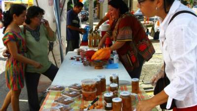 El 14 de diciembre se desarrolló una feria, en la que se promocionaron productos de microempresarios.