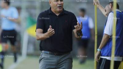 6 equipos ha dirigido en Honduras Wilmer Cruz: en primera división estuvo con Honduras Progreso y Juticalpa FC. En el Ascenso dirigió a Atlético Municipal, Parrillas One, Deportes Savio y ahora al Real Juventud.