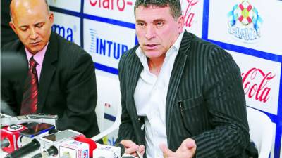 Luis Fernando Suárez, en la conferencia que brindó este martes en la Fenafuth.