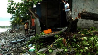 Viviendas con severos daños dejó el oleaje en la colonia Miramar de La Ceiba.