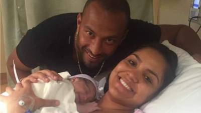 El mundialista con Honduras y su pareja han decido ponerle el nombre de Megan a su hija. Foto San José twitter.