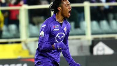 El colombiano Juan Guillermo Cuadrado celebra su gol con la Fiorentina ante Udinese.