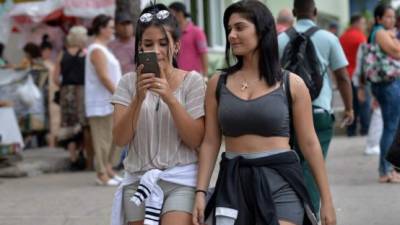 Cuba, uno de los países más desconectados del mundo, activó este jueves el servicio de datos móviles con tecnología 3G./AFP.