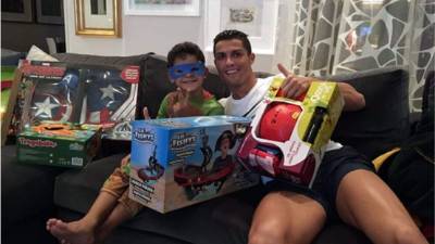 Cristiano Ronaldo y los regalos que dio a su hijo por el Día de Reyes.