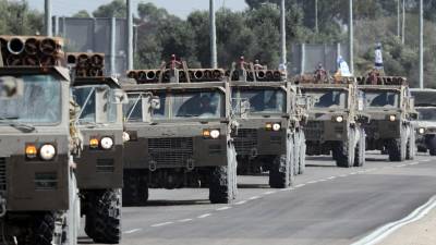 Más de un millón de personas han dejado sus casas en medio de escenas de caos y desesperación por los bombardeos israelíes en el norte de la Franja de Gaza, mientras Israel prepara una ofensiva <b>terrestre</b> contra Hamás en el enclave palestino.