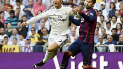 FWC04-23. Sochi (Russian Federation), 15/06/2018.- Cristiano Ronaldo (2-L) of Portugal in action against Pique (L) of Spain during the FIFA World Cup 2018 group A preliminary round soccer match between Portugal and Spain at the Fisht Stadium, in Sochi, Russia, 15 June 2018. (RESTRICTIONS APPLY: Editorial Use Only, not used in association with any commercial entity - Images must not be used in any form of alert service or push service of any kind including via mobile alert services, downloads to mobile devices or MMS messaging - Images must appear as still images and must not emulate match action video footage - No alteration is made to, and no text or image is superimposed over, any published image which: (a) intentionally obscures or removes a sponsor identification image; or (b) adds or overlays the commercial identification of any third party which is not officially associated with the FIFA World Cup) (España, Mundial de Fútbol, Rusia) EFE/EPA/PAULO NOVAIS EDITORIAL USE ONLY