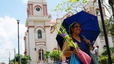 En la Semana Santa, las distintas parroquias de la iglesia Católica conmemoran la pasión, muerte y resurrección de Jesús.