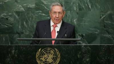 El presidente cubano, Raúl Castro, se estrenó hoy en las Naciones Unidas reclamando el fin del embargo estadounidense sobre la isla, que consideró 'el principal obstáculo para el desarrollo económico' de su país.
