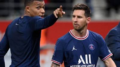 El futuro de Kylian Mbappé sigue sin estar claro. El internacional francés ya le ha comunicado al PSG en varias ocasiones su intención de no renovar y en las últimas horas la prensa francesa y española han revelado las razones por las que el delantero quiere irse del club parisino. Fotos AFP y EFE.