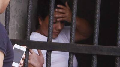 Reina Victoria Lara Palencia (28) está en las celdas de la primer estación de la Policía en San Pedro Sula.