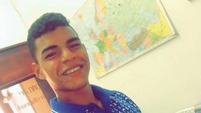 Jimi Valdivieso fue atacado a machetazos por un sujeto desconocido cuando departía con unos amigos en la comunidad de Choca Prieta, Tocoa, Colón, zona nororiental de Honduras.