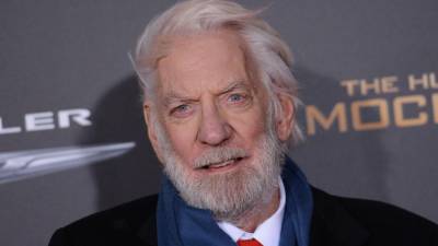 El actor canadiense Donald Sutherland asiste al estreno de ‘Los juegos del hambre: Sinsajo - Parte 2’ en el teatro Microsoft de Los Ángeles el 16 de noviembre de 2015.