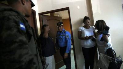 El comisionado general Félix Villanueva, director de la Policía de Honduras, se presentó al mediodía del jueves ante el Ministerio Público.