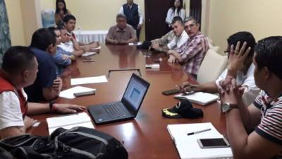 En la imagen, autoridades de Villanueva en reunión antes de declarar emergencia.