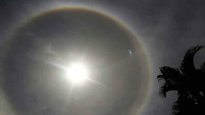 Esta fotografía fue subida a Facebook por una usuaria que sorprendida exclamó: '¡Eclipse en Honduras!'.