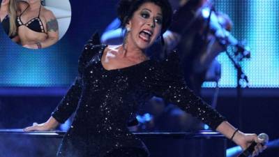 La cantante Alejandra Guzmán ha sido víctima de crueles comentarios en las redes sociales, después de que colgara unas imágenes en las que sale disfrutando de la playa.