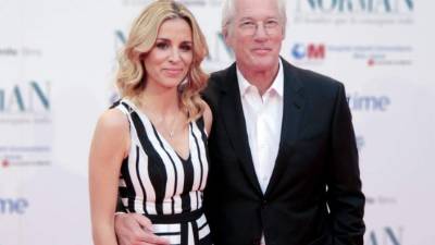 Alejandra Silva, de 35 años, junto a su famoso esposo, Richard Gere, de 69.