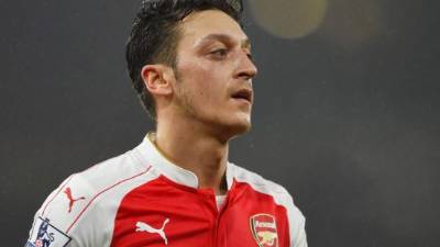 Mesut emigró en 2013 al Arsenal en donde ya marcó 17 goles con 39 asistencias tras 98 juegos.