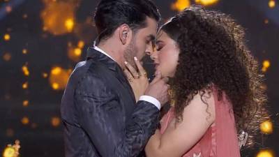 Cesia y Andrés durante su famoso dueto en “La Academia”.