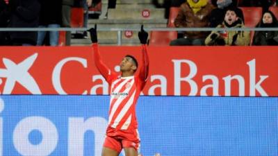 GRAF6435. GIRONA, 09/01/2019.- El delantero hondureño del Girona Anthony Lozano celebra su primer gol ante el Atlético de Madrid, durante el partido correspondiente a la ida de los octavos de final de la Copa del Rey disputado hoy en el Estadi Municipal de Montilivi, en Girona. EFE/ Robin Townsend