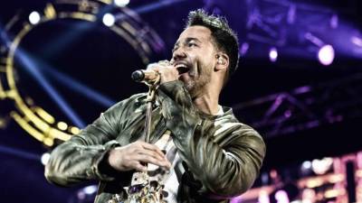 El 7 de noviembre, Santos retoma su gira en Argentina.