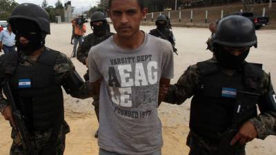 Gonzalo Alexis Luque Ramos (23) se le acusa por el presunto delito de tentativa de asesinato en perjuicio de cinco efectivos de la Policía Nacional.