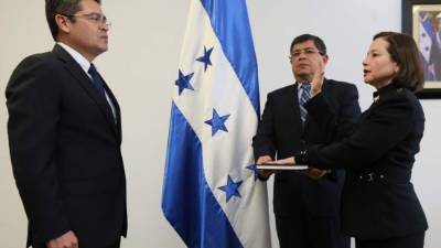 El Presidente Juan Orlando Hernández juramentó a la nueva funcionaria esta tarde.
