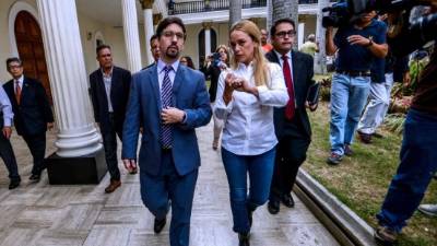 El diputado opositor Fredy Guevara y la esposa de Leopoldo López, Lilian Tintori, están acusados de promover un plan golpista, según Maduro. AFP.