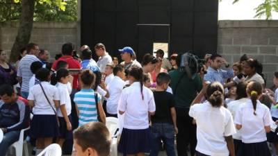 Padres de familia lograron llamar a los medios de comunicación para pedirles a las autoridades más docentes.