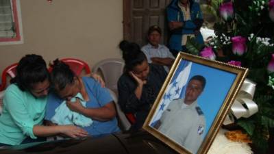 Escenas de dolor hubo ayer durante el entierro de Marco Tulio Banegas, quien fue sepultado en la comunidad de El Pital, Atlántida.