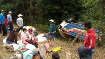 El camión transportaba a 20 personas hacia Guatemala.