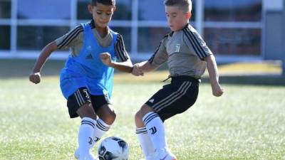 Cristiano Ronaldo Jr comenzó a entrenar con el equipo Sub 9 de la Juventus Youth Academy. FOTO TWITTER.