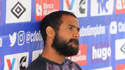 Edrick Menjívar lanza dardo a Salomón Nazar tras clasificar a la final