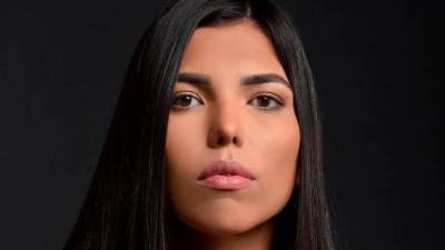 “Me la destrozaron, por eso no me la dejan ver completa”, dijo Julio Rubio, la voz cortada, sobre el cadáver -cubierto con una tela gris- de su hija Ivonne, colombiana-israelí de 26 años asesinada el sábado durante la masacre por parte de milicianos del movimiento islamista Hamás en un festival de música electrónica en el sur de Israel.